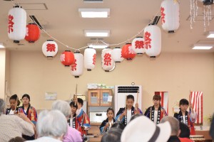 特養「納涼祭」③「チーム若葉」さん迫力ある太鼓