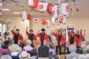 特養「納涼祭」⑤職員による踊り